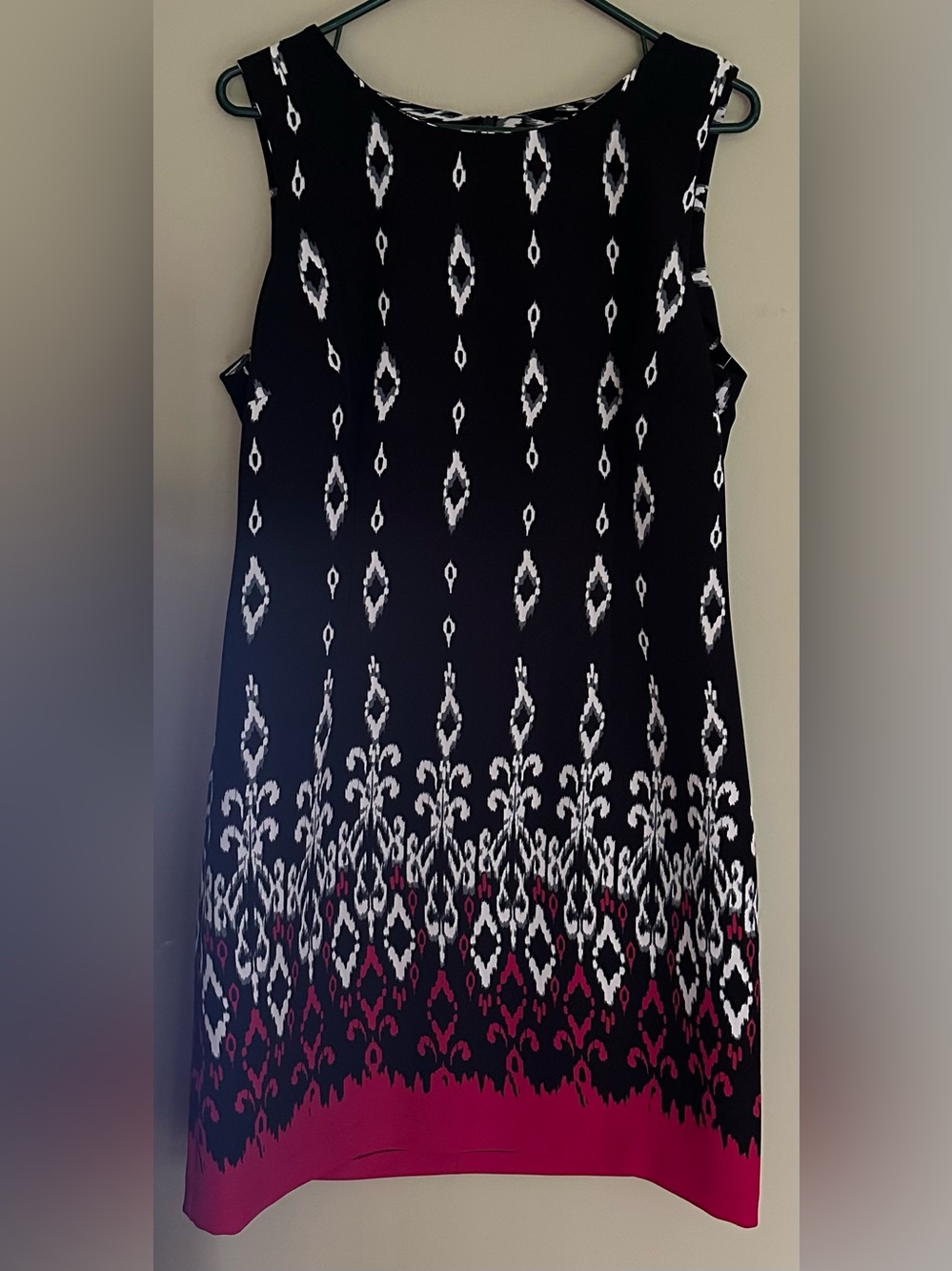 RONNI NICOLE size 14, BLACK sleeveless dress with WHITE Pattern and PINK Hem